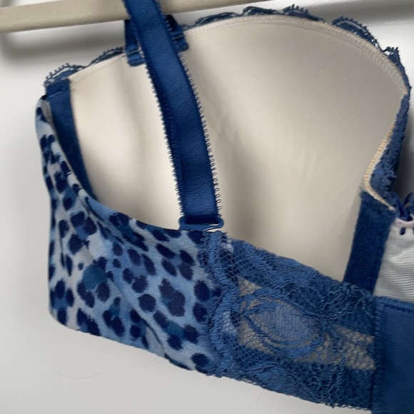 Victoria’s Secret push-up balconet blue 34D - Picture 5 of 9